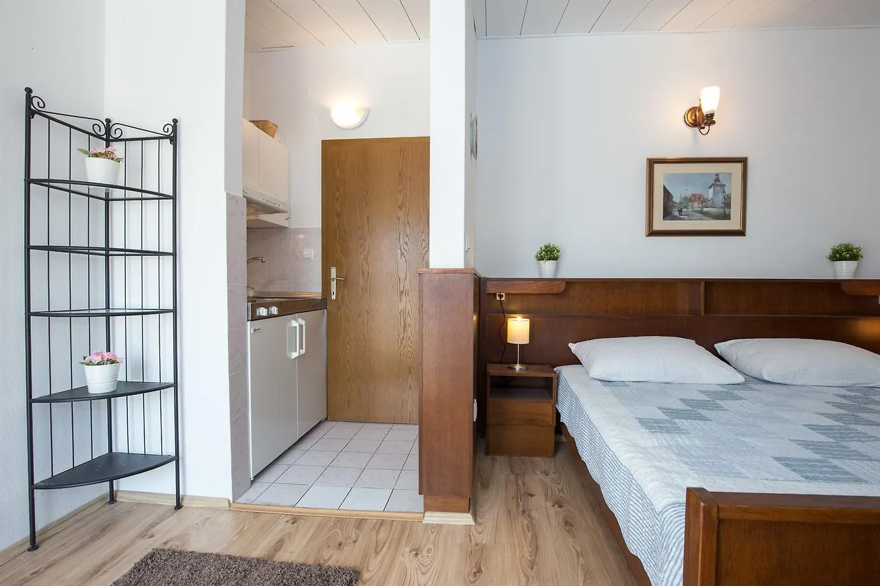 Apartments Pavic Malinska Kroatien