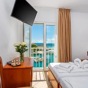 Adria Hotell